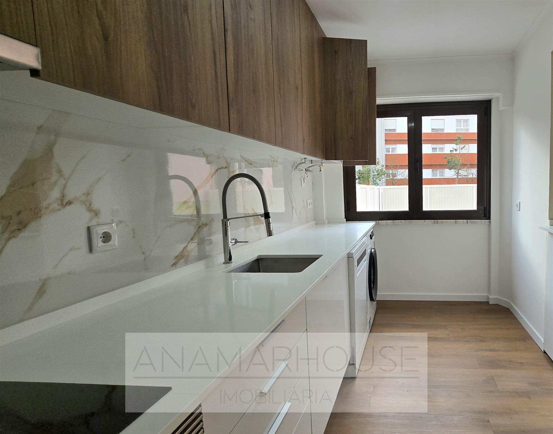 T1 Belas remodelado com terraço,Queluz,Lisboa