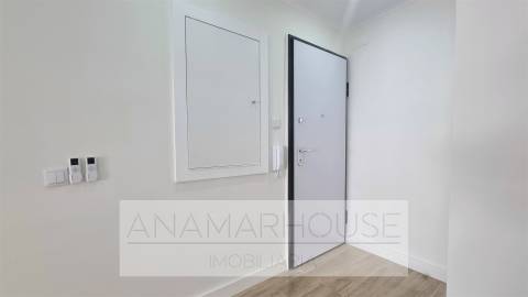 T3 Remodelado com varandas na Amadora, Mina De Água