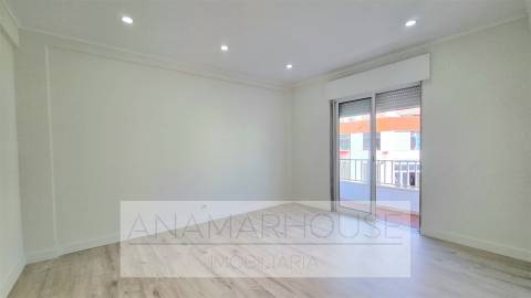T3 Remodelado com varandas na Amadora, Mina De Água
