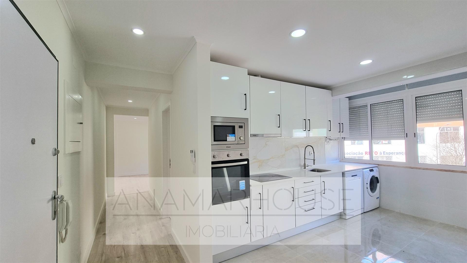 T3 Remodelado com varandas na Amadora, Mina De Água