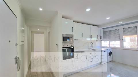 T3 Remodelado com varandas na Amadora, Mina De Água