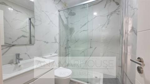 T3 Remodelado com varandas na Amadora, Mina De Água