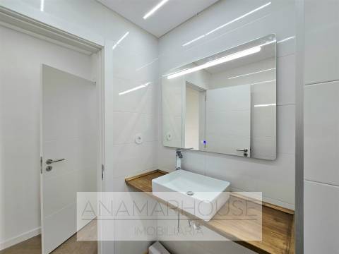 T3 Remodelado com varandas na Amadora, Mina De Água
