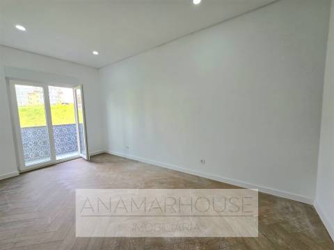 T3 Remodelado com varandas na Amadora, Mina De Água