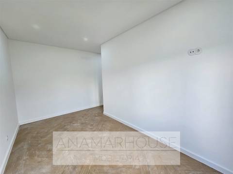 T3 Remodelado com varandas na Amadora, Mina De Água