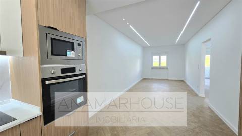 T3 Remodelado com varandas na Amadora, Mina De Água