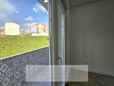 T3 Remodelado com varandas na Amadora, Mina De Água
