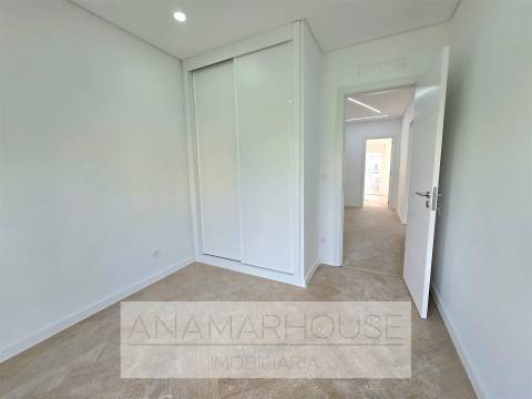 T3 Remodelado com varandas na Amadora, Mina De Água