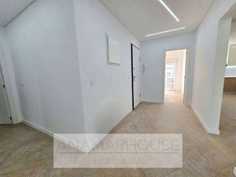 T3 Remodelado com varandas na Amadora, Mina De Água