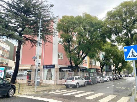 Prédio para investimento na Amadora