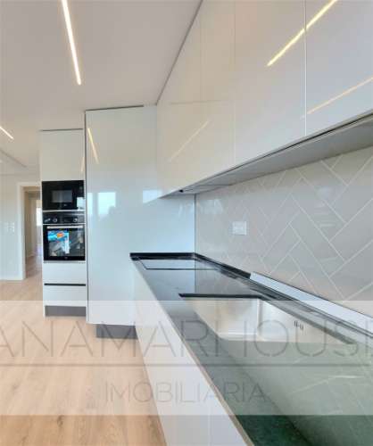 Apartamento T2 com Varanda | Totalmente Remodelado | Amadora