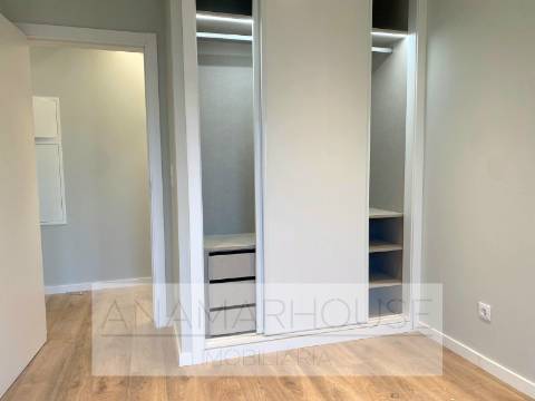 Apartamento T2 com Varanda | Totalmente Remodelado | Amadora
