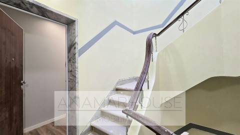 Apartamento T2 com Varanda | Totalmente Remodelado | Amadora