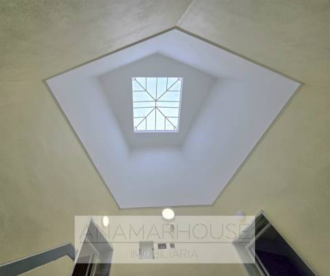 Apartamento T2 com Varanda | Totalmente Remodelado | Amadora