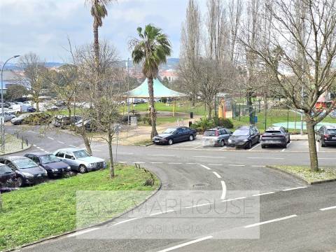 T3 Remodelado no Borel, Amadora,Ideal para Famílias, Jardins e campo de ténis.