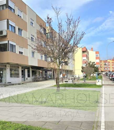 T3 Remodelado no Borel, Amadora,Ideal para Famílias, Jardins e campo de ténis.