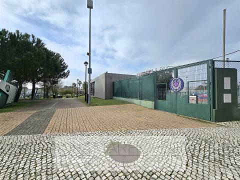 T3 Remodelado no Borel, Amadora,Ideal para Famílias, Jardins e campo de ténis.