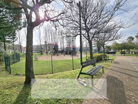 T3 Remodelado no Borel, Amadora,Ideal para Famílias, Jardins e campo de ténis.