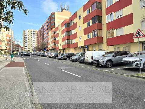 T3 Remodelado no Borel, Amadora,Ideal para Famílias, Jardins e campo de ténis.