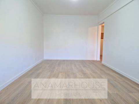 T3 Remodelado no Borel, Amadora,Ideal para Famílias, Jardins e campo de ténis.