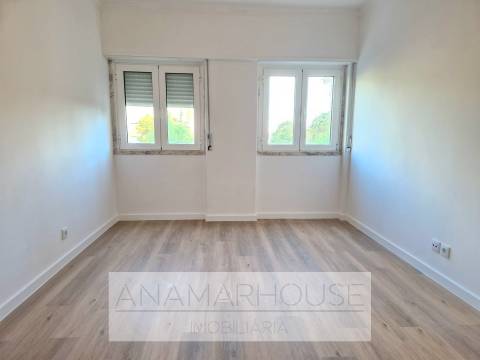 T3 Remodelado no Borel, Amadora,Ideal para Famílias, Jardins e campo de ténis.