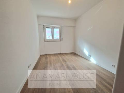 T3 Remodelado no Borel, Amadora,Ideal para Famílias, Jardins e campo de ténis.