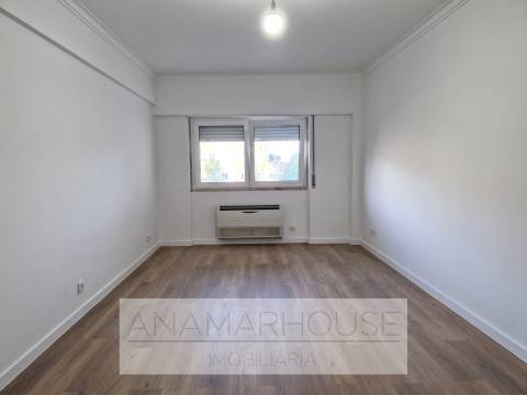 T3 Remodelado no Borel, Amadora,Ideal para Famílias, Jardins e campo de ténis.