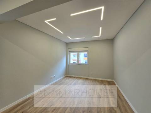 T1 Novo com Terraço | Prédio Reabilitado | Próximo da Estação da Amadora