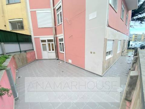 T1 Novo com Terraço | Prédio Reabilitado | Próximo da Estação da Amadora