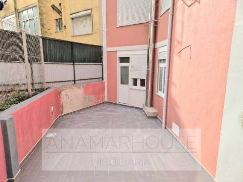 T1 Novo com Terraço | Prédio Reabilitado | Próximo da Estação da Amadora