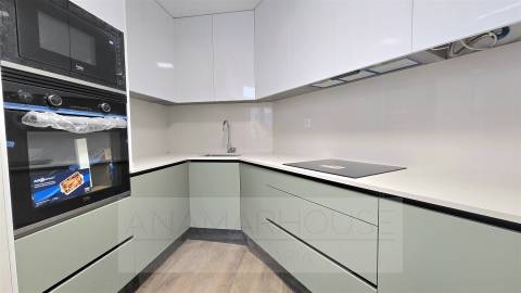 T1 Novo com Terraço | Prédio Reabilitado | Próximo da Estação da Amadora