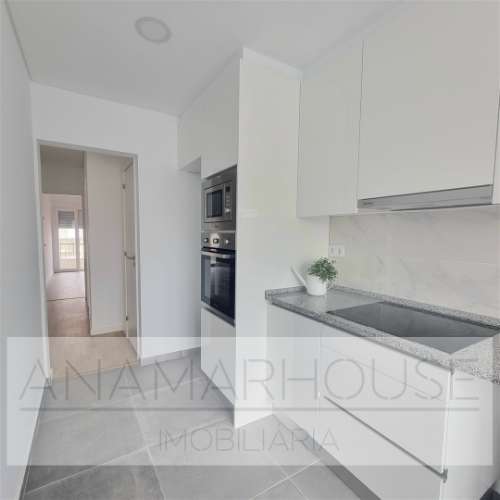 T2 totalmente remodelado em prédio reabilitado | Varandas | Suite | Cozinha equipada, Damaia, Neudel