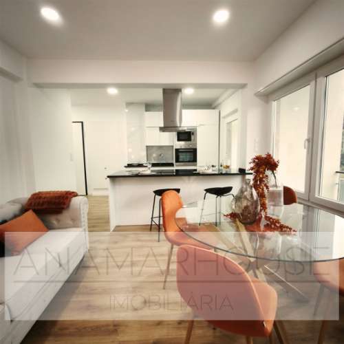 T3 Totalmente Remodelado com Home Staging | Varanda 10m² | Excelente Luminosidade-Benfica-Lisboa