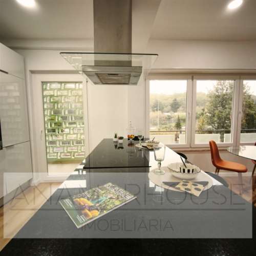 T3 Totalmente Remodelado com Home Staging | Varanda 10m² | Excelente Luminosidade-Benfica-Lisboa