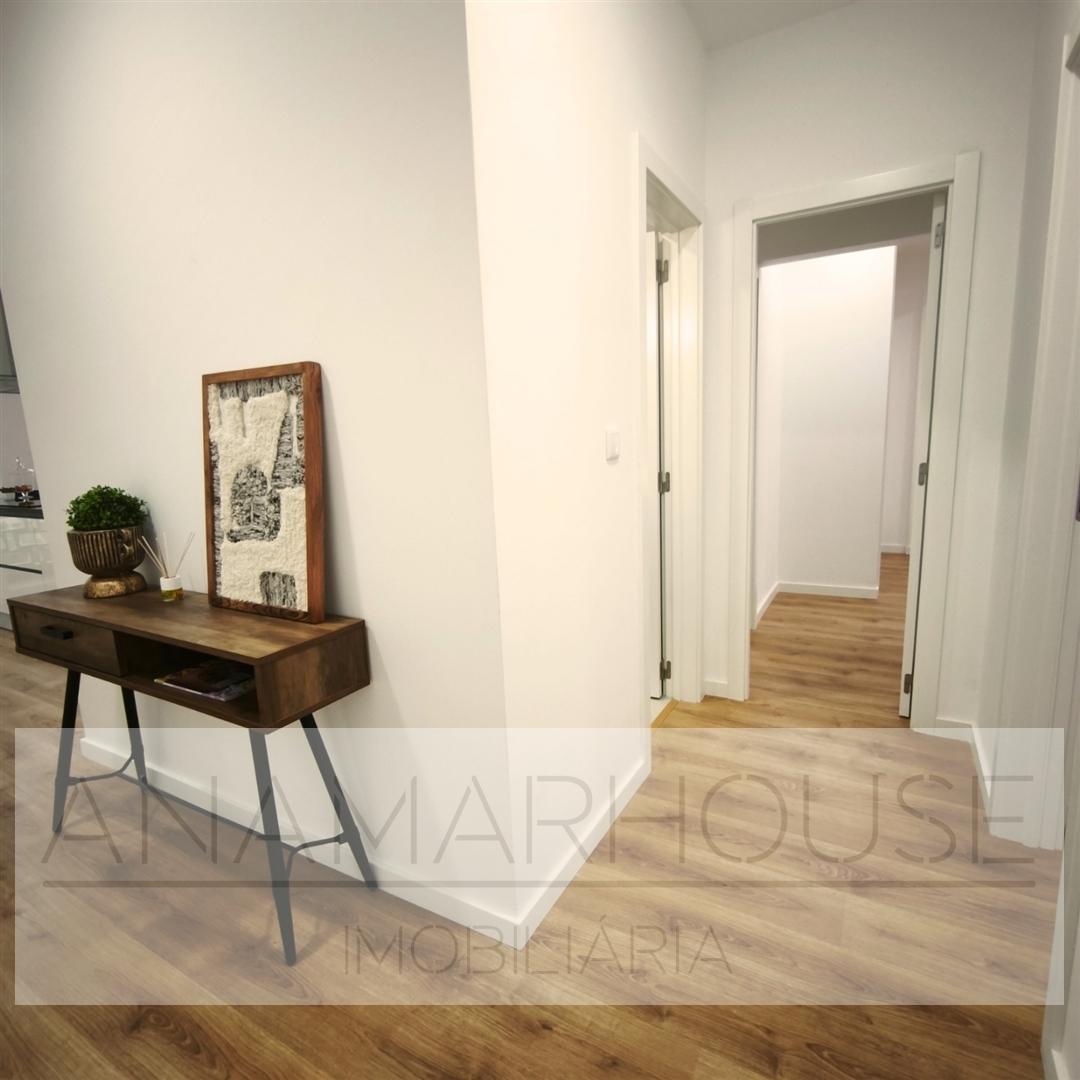 T3 Totalmente Remodelado com Home Staging | Varanda 10m² | Excelente Luminosidade-Benfica-Lisboa