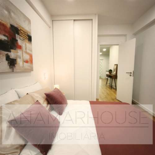 T3 Totalmente Remodelado com Home Staging | Varanda 10m² | Excelente Luminosidade-Benfica-Lisboa