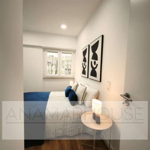 T3 Totalmente Remodelado com Home Staging | Varanda 10m² | Excelente Luminosidade-Benfica-Lisboa