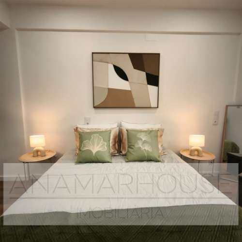 T3 Totalmente Remodelado com Home Staging | Varanda 10m² | Excelente Luminosidade-Benfica-Lisboa