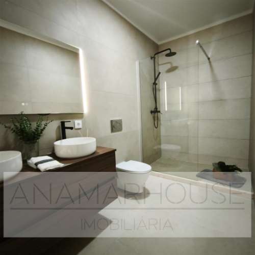 T3 Totalmente Remodelado com Home Staging | Varanda 10m² | Excelente Luminosidade-Benfica-Lisboa