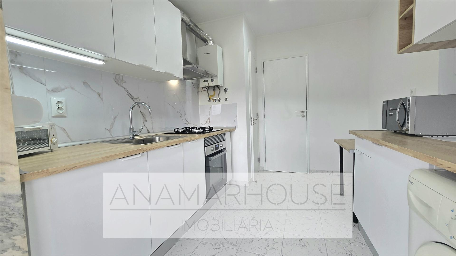 T2 Remodelado com Varanda de 18m² e Vista Monsanto | São Domingos de Benfica