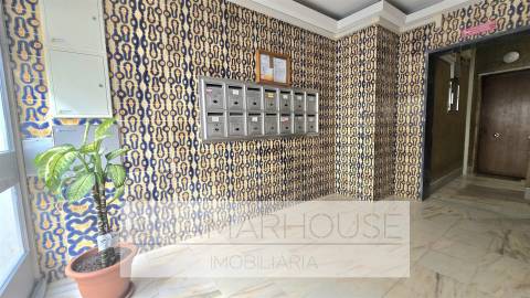 T2 Remodelado com Varanda de 18m² e Vista Monsanto | São Domingos de Benfica