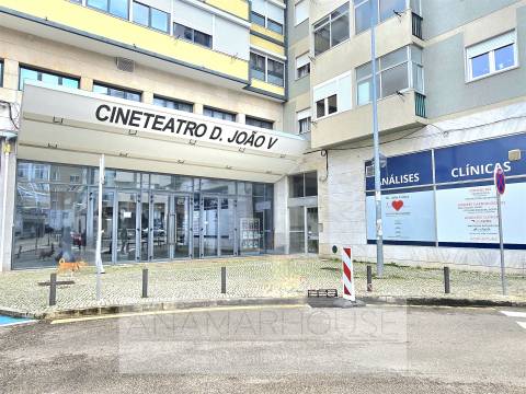 T2 remodelado com duas varandas e dois wcs, próximo á Urbanização do Neudel, Amadora