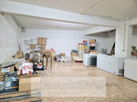 Pastelaria com 290m² em Queluz | Excelente Localização | Trespasse 75.000€