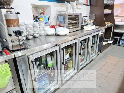 Pastelaria com 290m² em Queluz | Excelente Localização | Trespasse 75.000€