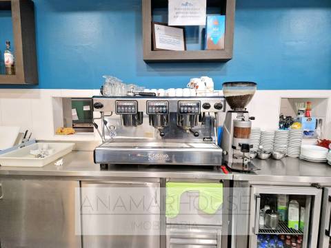 Pastelaria com 290m² em Queluz | Excelente Localização | Trespasse 75.000€