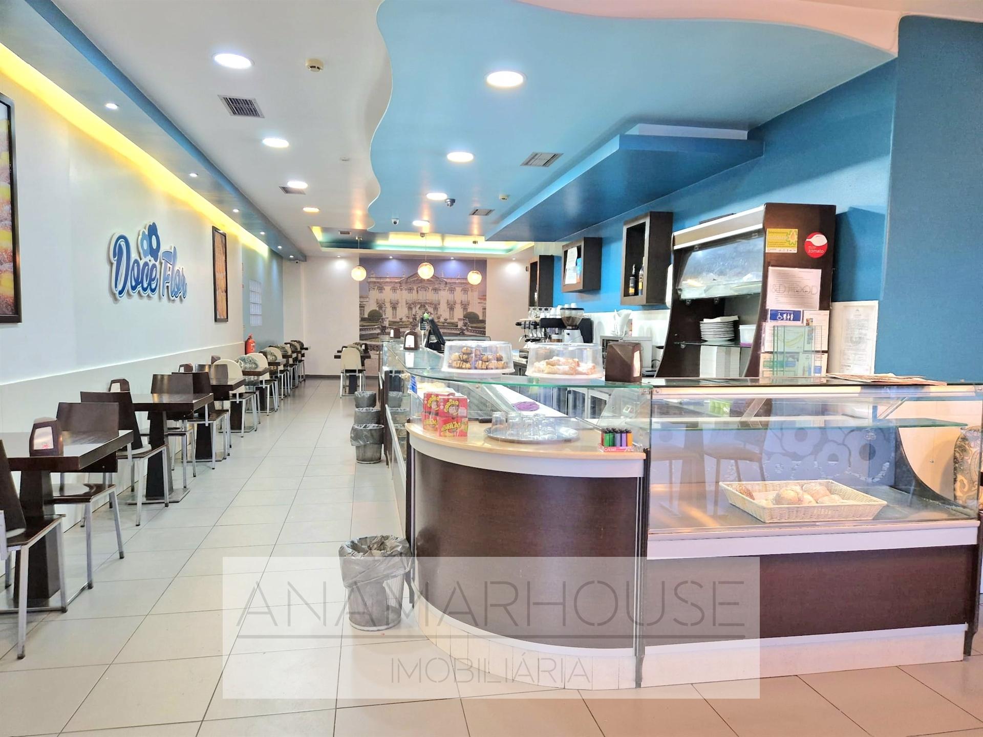 Pastelaria com 290m² em Queluz | Excelente Localização | Trespasse 75.000€