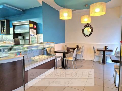 Pastelaria com 290m² em Queluz | Excelente Localização | Trespasse 75.000€
