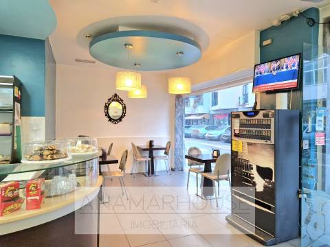 Pastelaria com 290m² em Queluz | Excelente Localização | Trespasse 75.000€