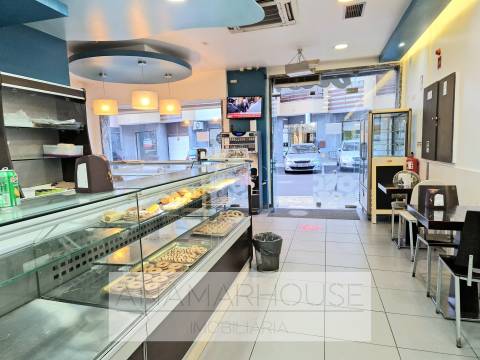 Pastelaria com 290m² em Queluz | Excelente Localização | Trespasse 75.000€