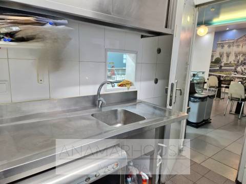 Pastelaria com 290m² em Queluz | Excelente Localização | Trespasse 75.000€